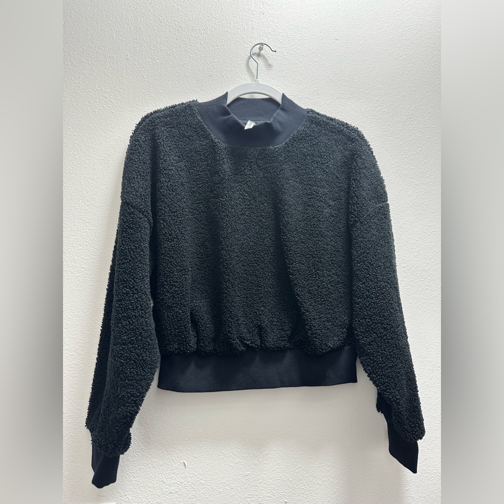 Sherpa Fabletics crewneck